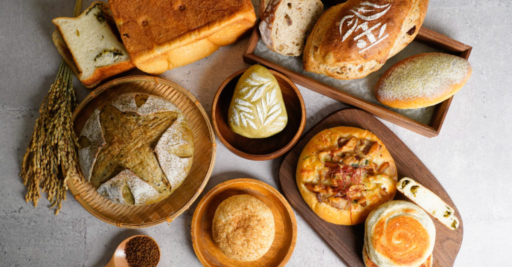 吳寶春以里山客家風土食材做出8款客家系麵包。（吳寶春烘焙學院提供）