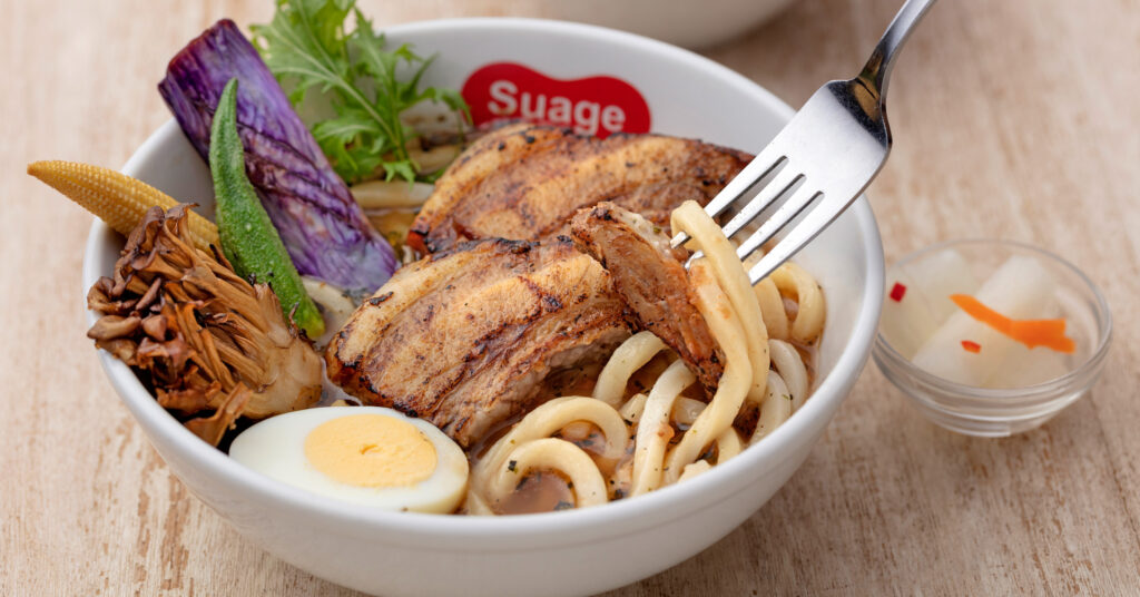 北海道Suage新推出的「炙燒角煮湯咖哩烏龍麵」