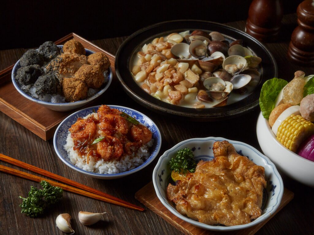 台北長安東店試營運推兩款新品：蔥燒蝦仁飯、好運燒麻糬冰。（萬客什鍋提供）