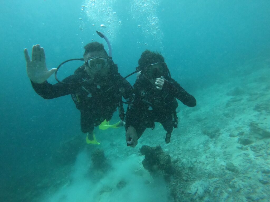 熱愛旅行和潛水的劉文凱，造訪過許多世界各地的著名潛水點。（劉文凱提供）