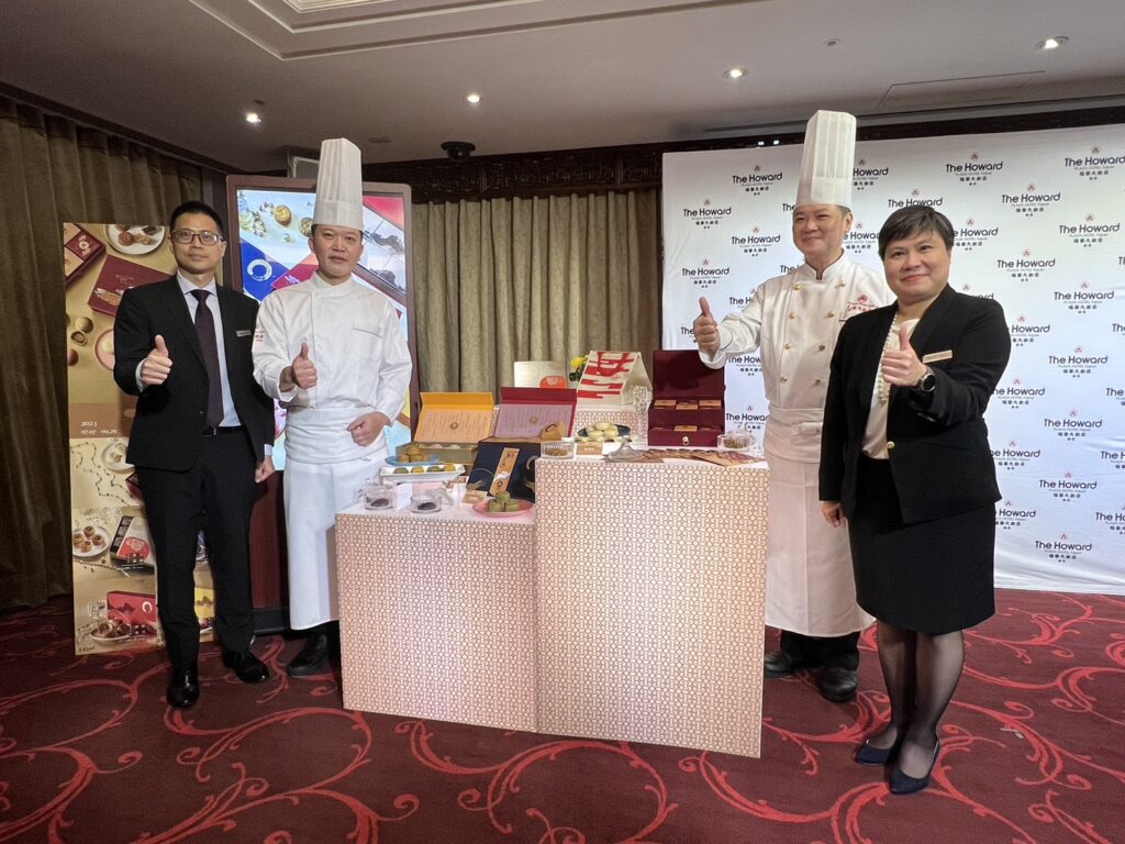 台北福華大飯店今年共推出5款中秋月餅。（余玫鈴攝）