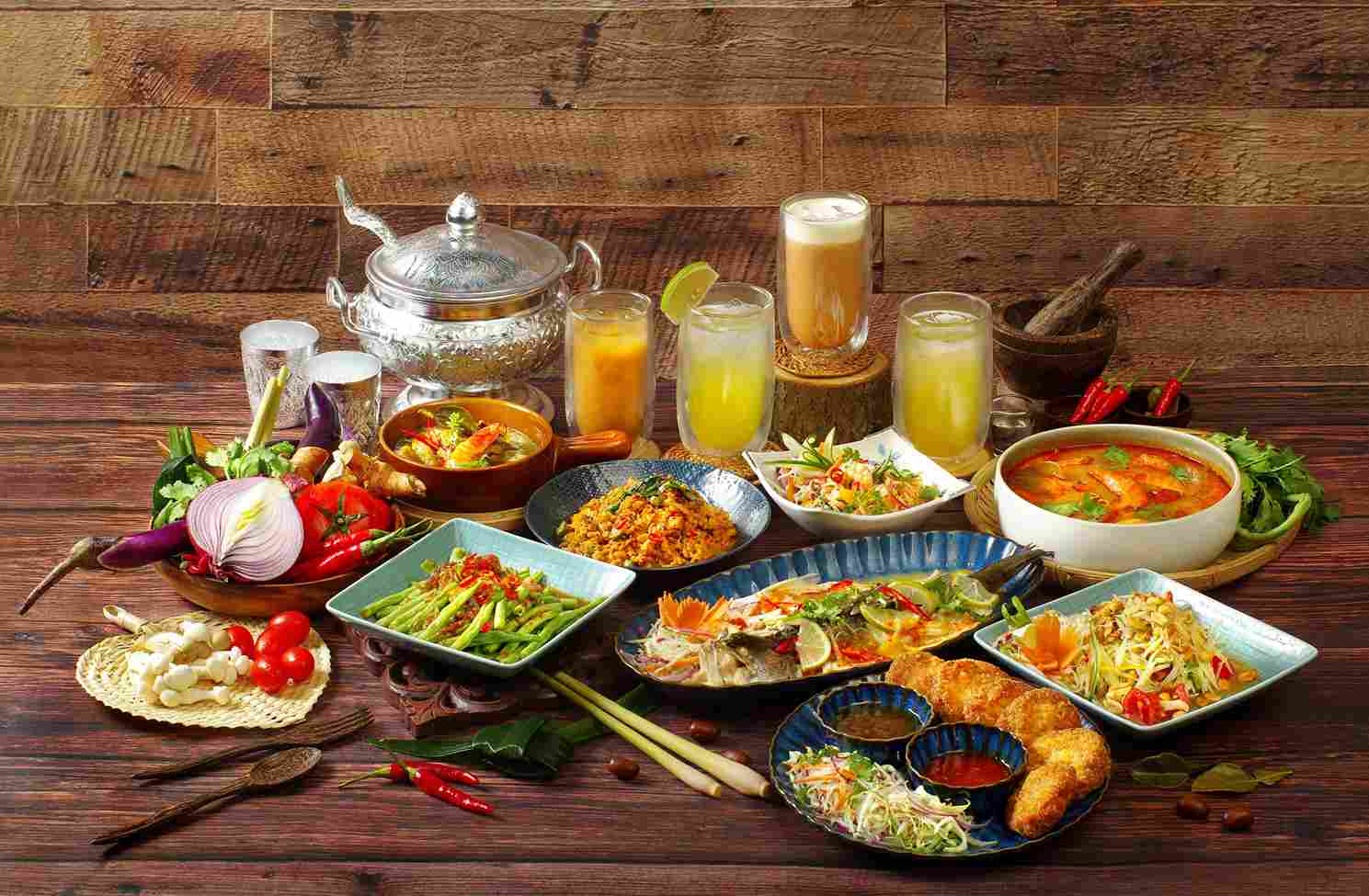 花園thai thai推出道地泰式四人合菜。（台北花園大酒店提供）
