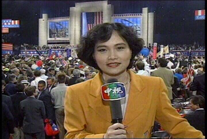 沈春華在中視晚間新聞播報22年，是名符其實的當家主播。（沈春華提供）