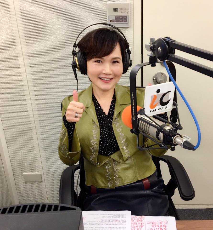 沈春華離開主播台後，主持廣播和podcast，繼續她熱愛的傳媒領域。（沈春華提供）