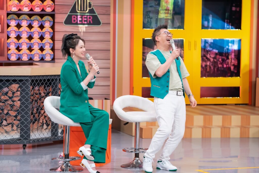 Melody（左）和沈玉琳合作《11點熱吵店》三年，今年首度問鼎金鐘最佳綜藝節目主持人。