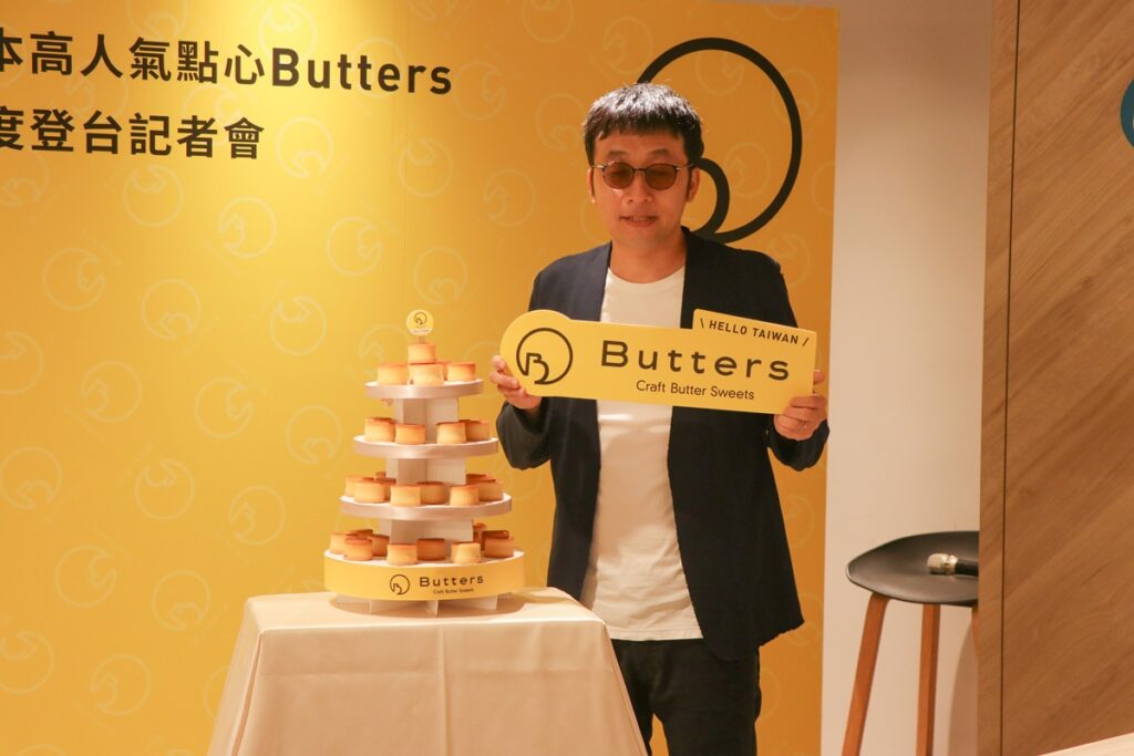 西尾社長親臨記者會現場介紹主打品項Craft Butter Cake奶油蛋糕經典原味。