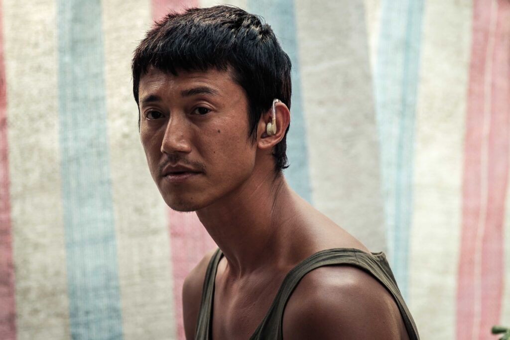 吳慷仁在電影《富都青年》飾演甘於接受命運安排的哥哥阿邦。